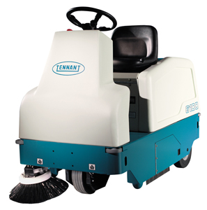 Tennant 6100 Ride On Sweeper